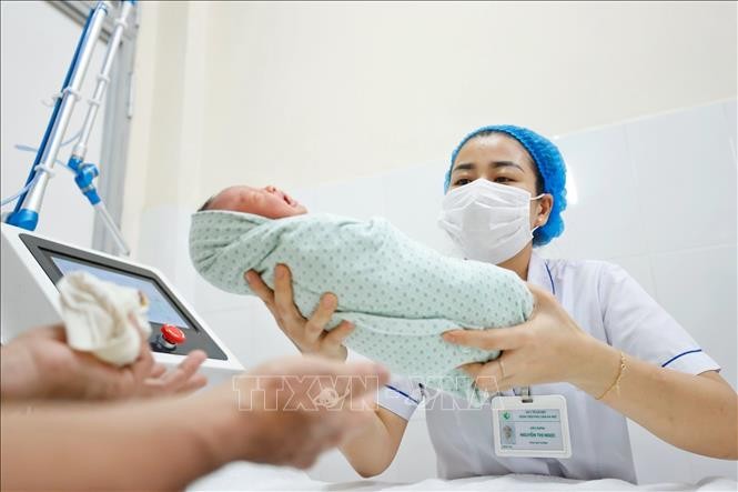Ngày Thầy thuốc Việt Nam 27/2: Dồn lực nâng cao chất lượng chăm sóc sức khỏe người dân ảnh 5