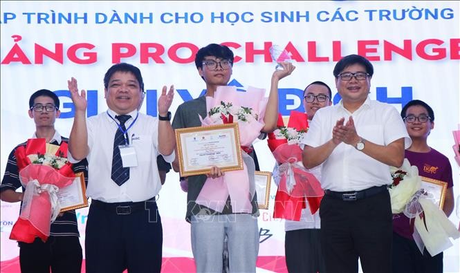 Huế: Trao giải cuộc thi Lập trình dành cho học sinh Trung học ảnh 1
