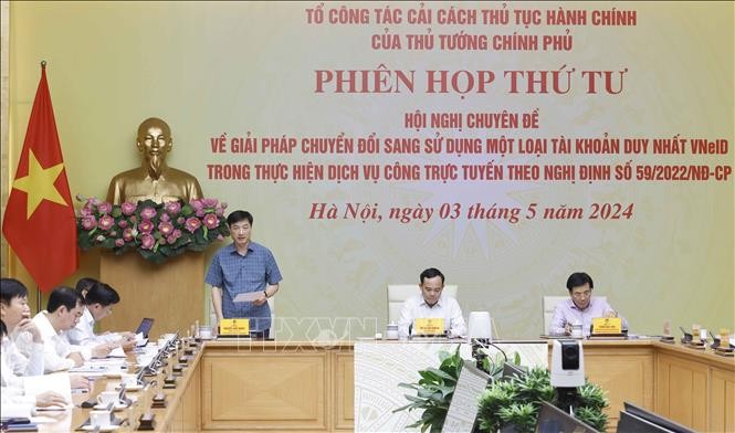 Từ ngày 1/7, chỉ sử dụng duy nhất tài khoản VNeID trong thực hiện dịch vụ trực tuyến ảnh 1