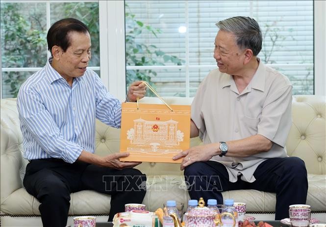 Chủ tịch nước Tô Lâm thăm và chúc mừng một số nhà báo lão thành ảnh 1