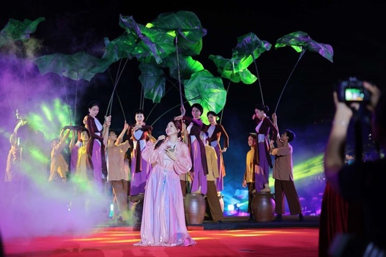 Khai mạc Lễ hội Sen Hà Nội 2024: Tôn vinh và phát huy giá trị hoa sen ảnh 3