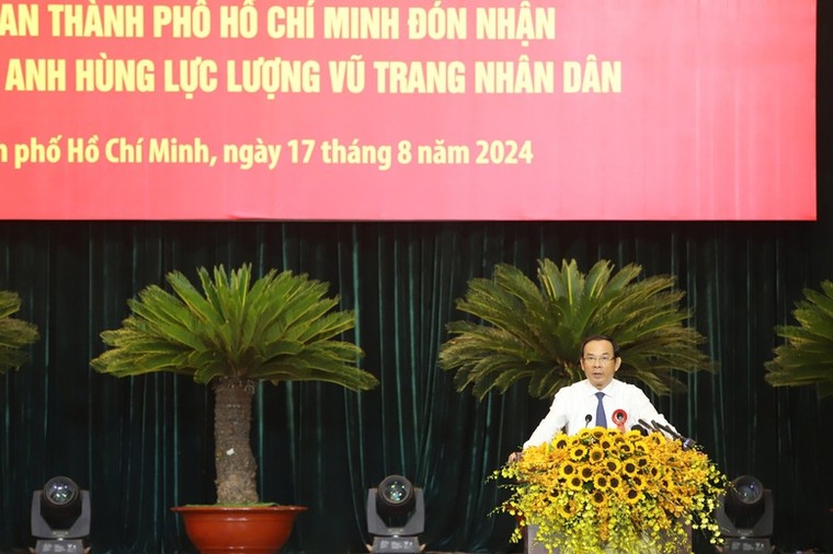 Tổng Bí thư, Chủ tịch nước Tô Lâm trao tặng danh hiệu Anh hùng LLVTND cho Công an TP.HCM ảnh 2