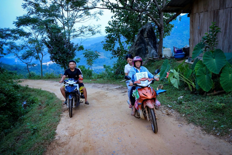 Những chuyến xe chở yêu thương hỗ trợ đồng bào vùng ngập lũ sau bão số 3 ảnh 7