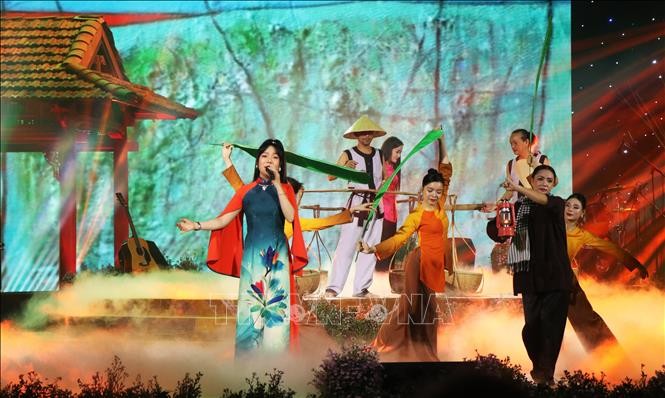 Lắng đọng đêm nghệ thuật "Mùa thu cho em" ảnh 1