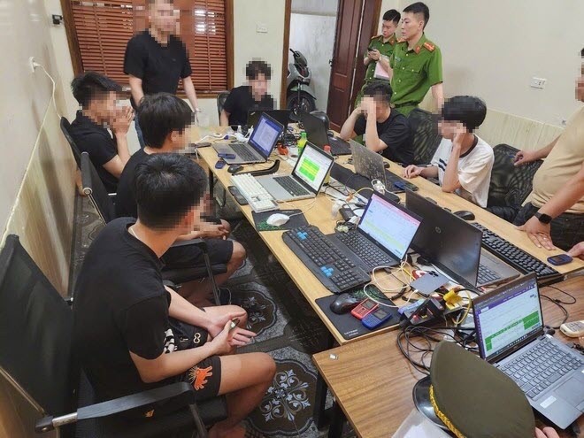 Hà Nội: Bắt giữ 15 đối tượng liên quan việc giả danh nhà tu hành bán thuốc tự chế, lừa khách hàng ảnh 1