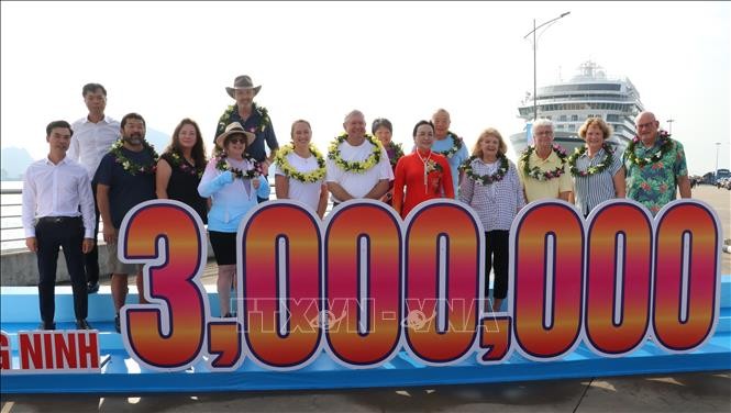 Quảng Ninh: Đón vị khách du lịch quốc tế thứ 3 triệu ​ ảnh 1
