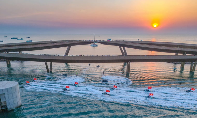 Hai show “đạp gió rẽ sóng” đưa Phú Quốc thành tâm điểm trên bản đồ du lịch cuối năm ảnh 1