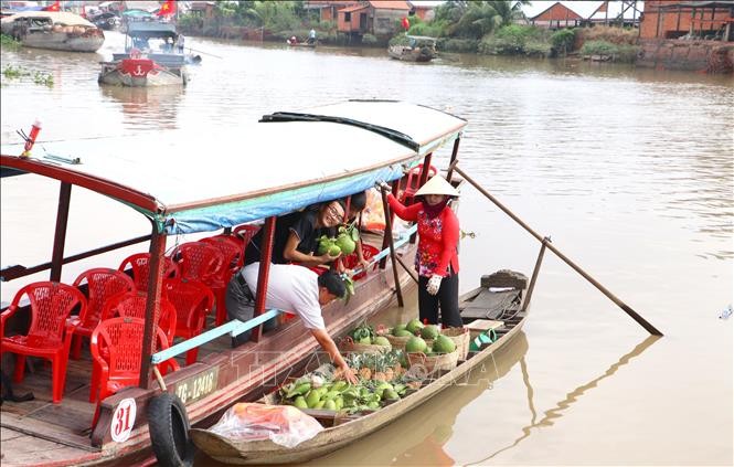 Đánh thức tiềm năng du lịch bền vững ở làng nghề trăm tuổi ảnh 1