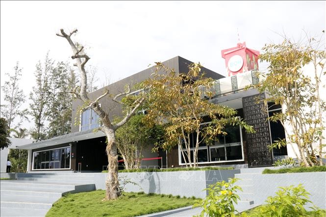 Xác lập kỷ lục khu nhà tái chế từ rác thải tại Bình Thuận ảnh 1