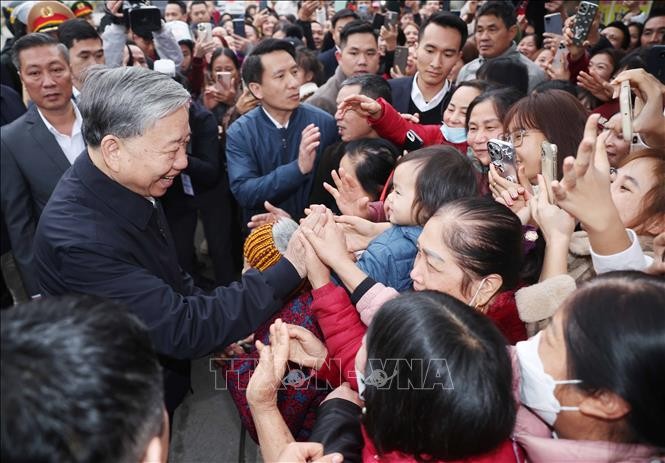 Tổng Bí thư Tô Lâm dâng hương tại Nghĩa trang liệt sỹ quốc gia Vị Xuyên (Hà Giang) ảnh 1