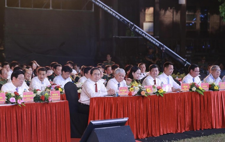 Lãnh đạo Đảng, Nhà nước dự Cầu truyền hình “Vang mãi khúc khải hoàn” ảnh 3