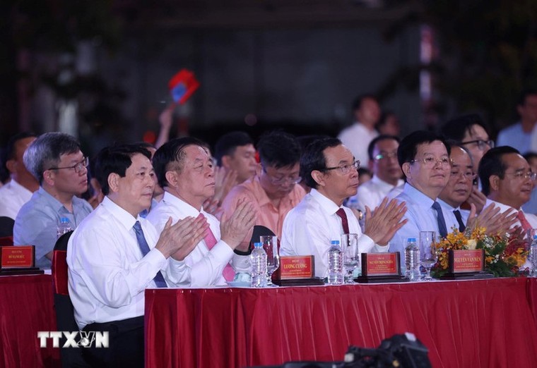 Lãnh đạo Đảng, Nhà nước dự Cầu truyền hình “Vang mãi khúc khải hoàn” ảnh 1