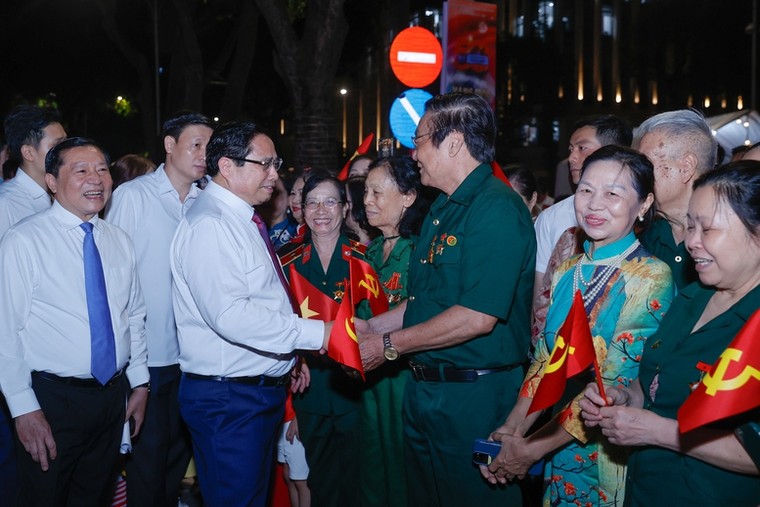 Lãnh đạo Đảng, Nhà nước dự Cầu truyền hình “Vang mãi khúc khải hoàn” ảnh 2