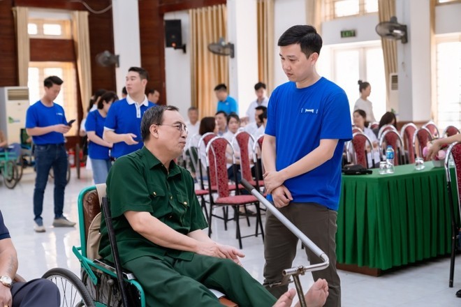 Vinamilk trao quà, thăm hỏi hơn 650 thương bệnh binh nhân dịp 50 năm ngày thống nhất đất nước ảnh 7