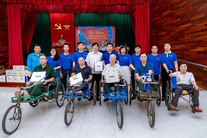 Vinamilk trao quà, thăm hỏi hơn 650 thương bệnh binh nhân dịp 50 năm ngày thống nhất đất nước ảnh 8