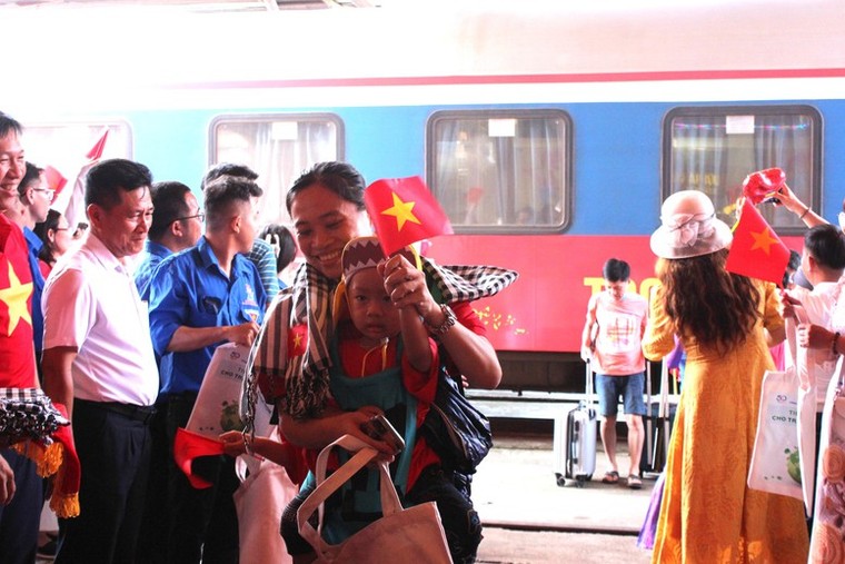 Du khách đến miền Trung tăng cao trong dịp lễ 30/4 - 1/5 ảnh 1