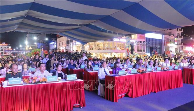 Khai mạc Hội diễn nghệ thuật quần chúng "Ca khúc cách mạng" toàn quốc năm 2025 ảnh 2