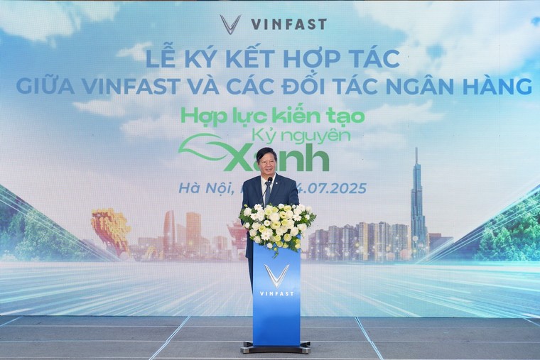VinFast cùng 12 ngân hàng, tổ chức tài chính hỗ trợ người dân Hà Nội chuyển sang xe điện ảnh 2