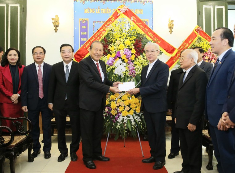 Phó Thủ tướng Thường trực chúc mừng Giáng sinh đồng bào giáo dân Thủ đô ảnh 1