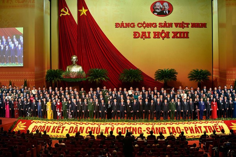 200 Ủy viên Trung ương khóa XIII ra mắt ảnh 4