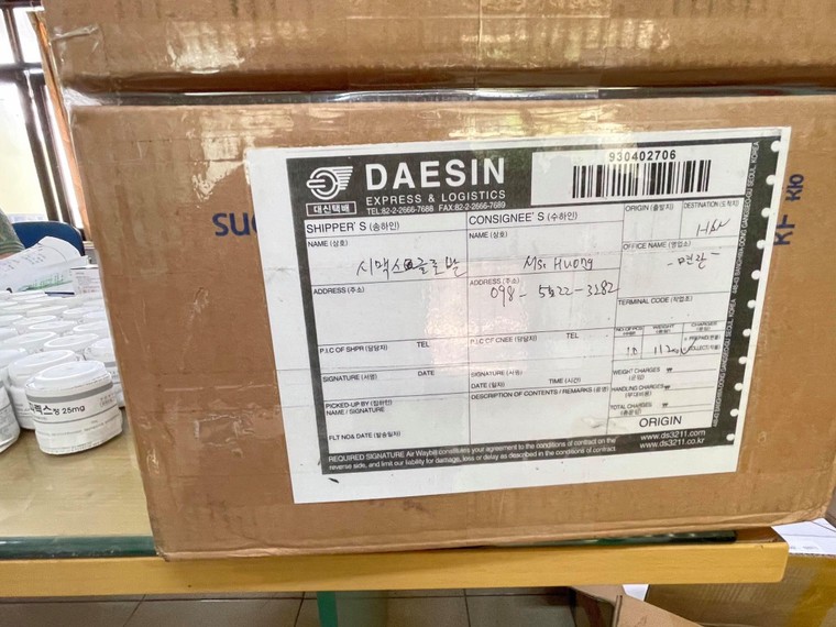 Bắt giữ lô dược phẩm Hàn Quốc không hóa đơn, chứng từ vận chuyển theo đường hàng không ảnh 2
