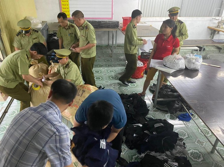 Hà Giang: Phát hiện Công ty may mặc Cường Thuận có dấu hiệu giả mạo nhãn hiệu Nike, Adidas ảnh 1