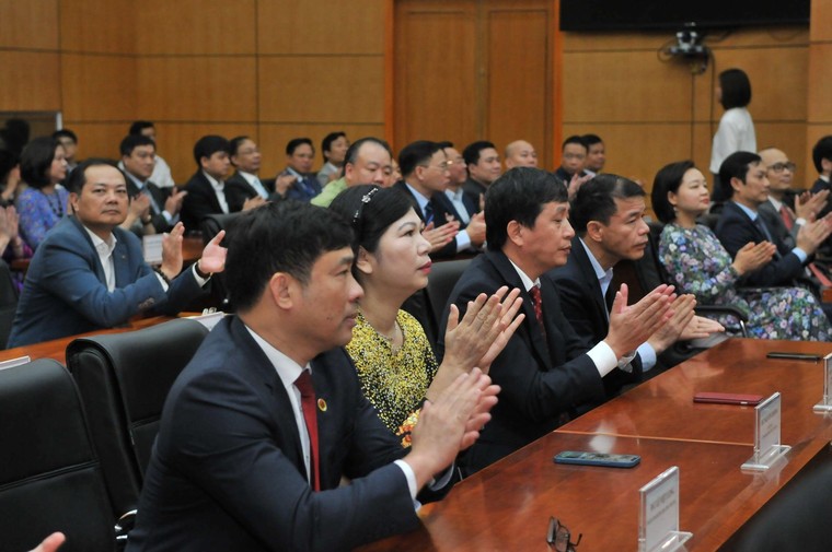 'Phát huy sức mạnh tập thể, xứng đáng với truyền thống 70 năm không ngừng vươn xa' ảnh 1