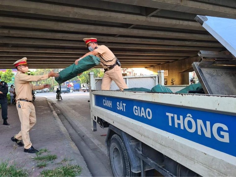 Hà Nội triển khai 22 chốt kiểm soát phòng, chống dịch tại các cửa ngõ Thủ đô ảnh 1