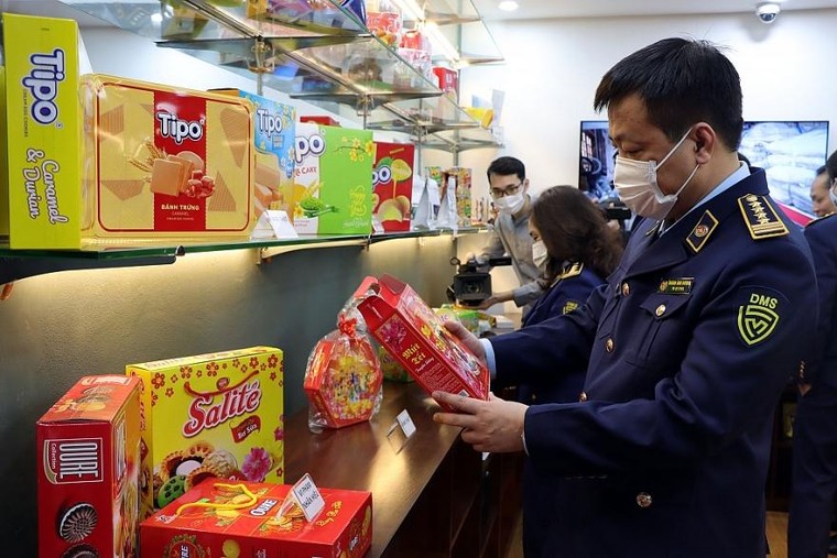 Trên 400 sản phẩm được giới thiệu tại Phòng trưng bày, nhận diện hàng thật - hàng vi phạm ảnh 9