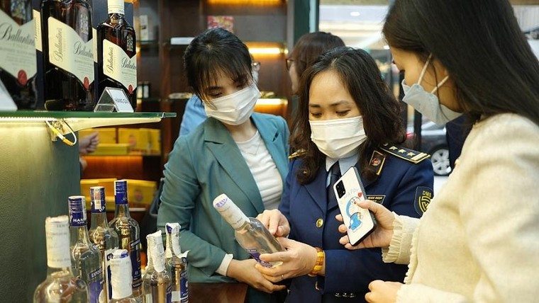 Trên 400 sản phẩm được giới thiệu tại Phòng trưng bày, nhận diện hàng thật - hàng vi phạm ảnh 11