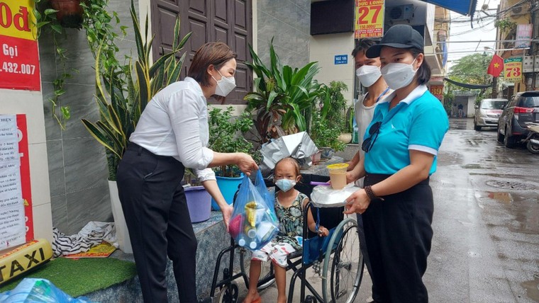 Hành trình mang yêu thương đến bệnh nhân nghèo ảnh 5