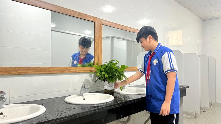 Học sinh chung tay tạo nhà vệ sinh trường học thân thiện ảnh 8