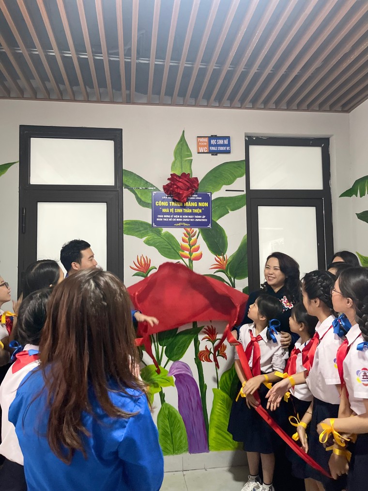 Học sinh chung tay tạo nhà vệ sinh trường học thân thiện ảnh 2