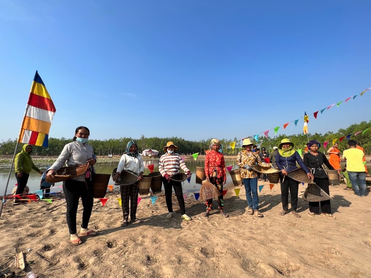 Sôi động lễ hội Dua Tpeng ảnh 1