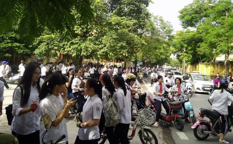 Cảnh giác người lạ và món quà lạ ảnh 1