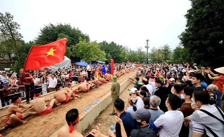 Kéo co ngồi - Nghi lễ độc đáo của vùng đất ven sông Hồng ảnh 1