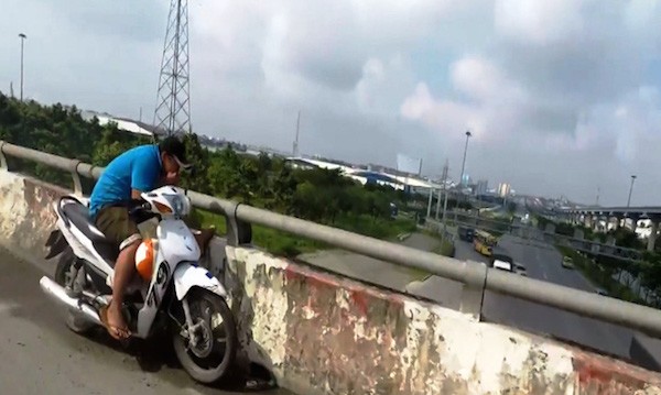 Công an vào cuộc vụ 'người lạ mặt' rượt đuổi, cấm người dân ghi hình CSGT ảnh 3