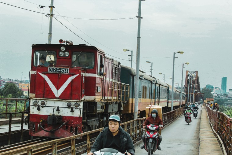 Vẻ đẹp cây cầu Long Biên qua nhiều góc độ ảnh 9