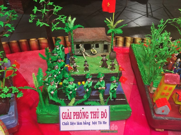 Tái hiện Hà Nội văn hiến qua nghệ thuật dân gian tò he ảnh 5