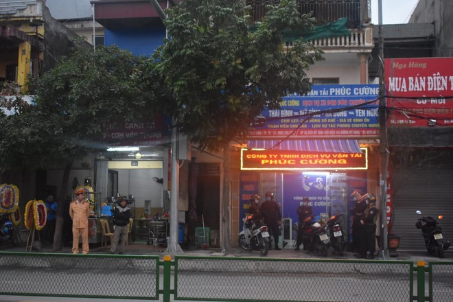 Công an Thái Bình phong tỏa văn phòng, bắt giám đốc Công ty xe khách Phúc Cường ảnh 1