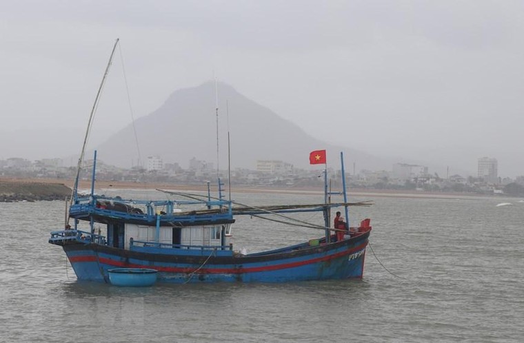 [Photo] Ngư dân vươn khơi đón Tết trên biển với mong ước cá đầy khoang ảnh 3