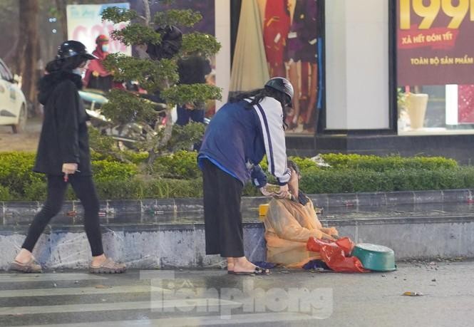 Học sinh Nghệ An mang hương vị tết đến với bệnh nhân nghèo ảnh 13