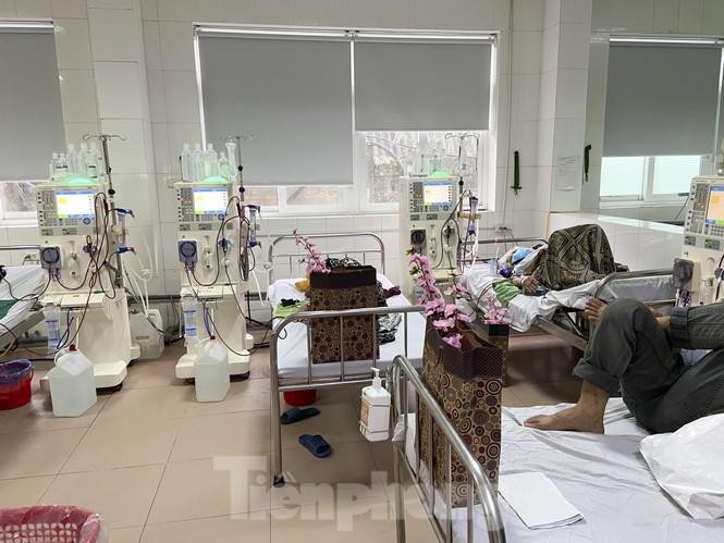 Học sinh Nghệ An mang hương vị tết đến với bệnh nhân nghèo ảnh 16