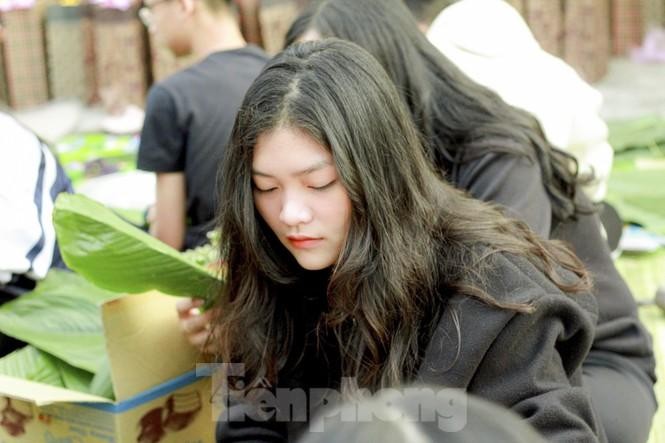 Học sinh Nghệ An mang hương vị tết đến với bệnh nhân nghèo ảnh 5