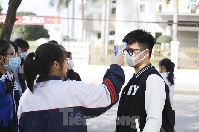 Học sinh Nghệ An mang hương vị tết đến với bệnh nhân nghèo ảnh 6