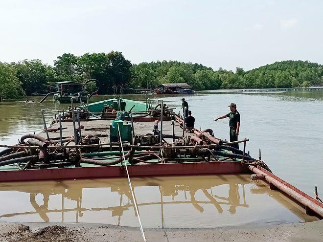 TP. HCM quyết tâm loại bỏ 'cát tặc' ảnh 1