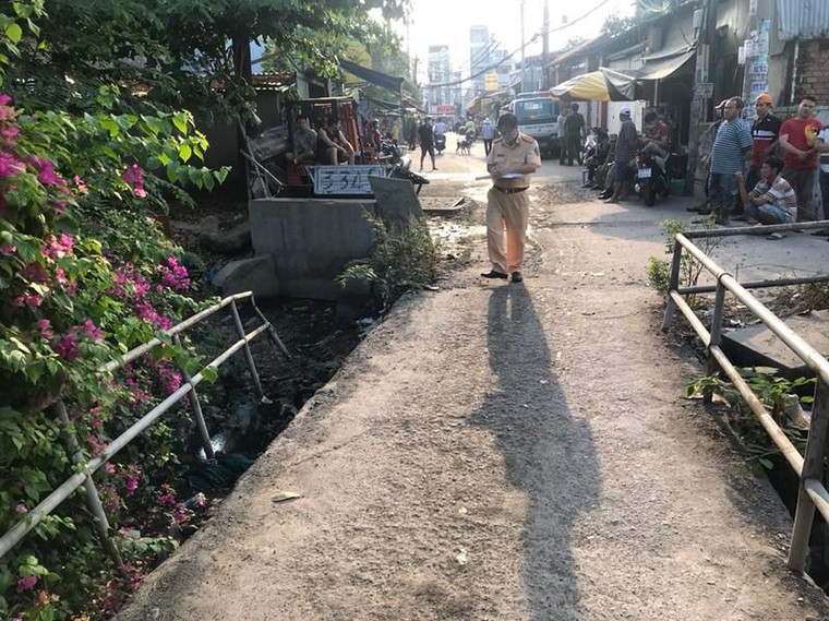 TP.HCM: Một người đàn ông tử vong dưới chân cầu ảnh 1