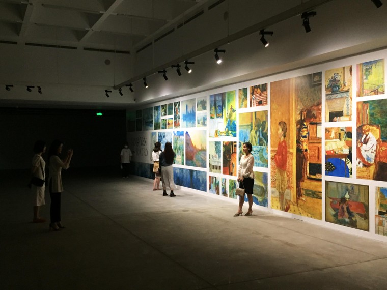 Triển lãm “Lặng yên rực rỡ”: Nơi những tuyệt tác hội hoạ bừng sáng trong bóng tối ảnh 1