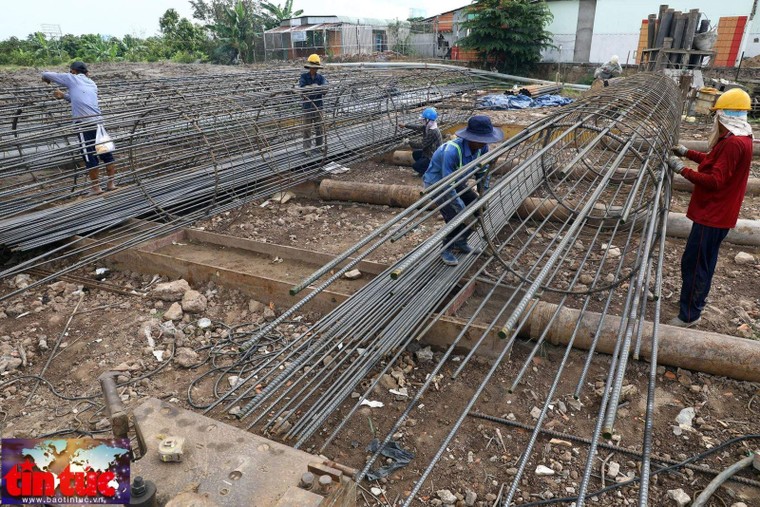 Giá thép tăng cao, cầu Mỹ Thuận 2 nguy cơ chậm tiến độ ảnh 2