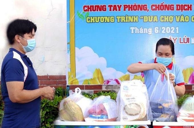 TP HCM: Nhiều nhà máy mở "chợ tạm" giúp đỡ công nhân mùa dịch ảnh 1